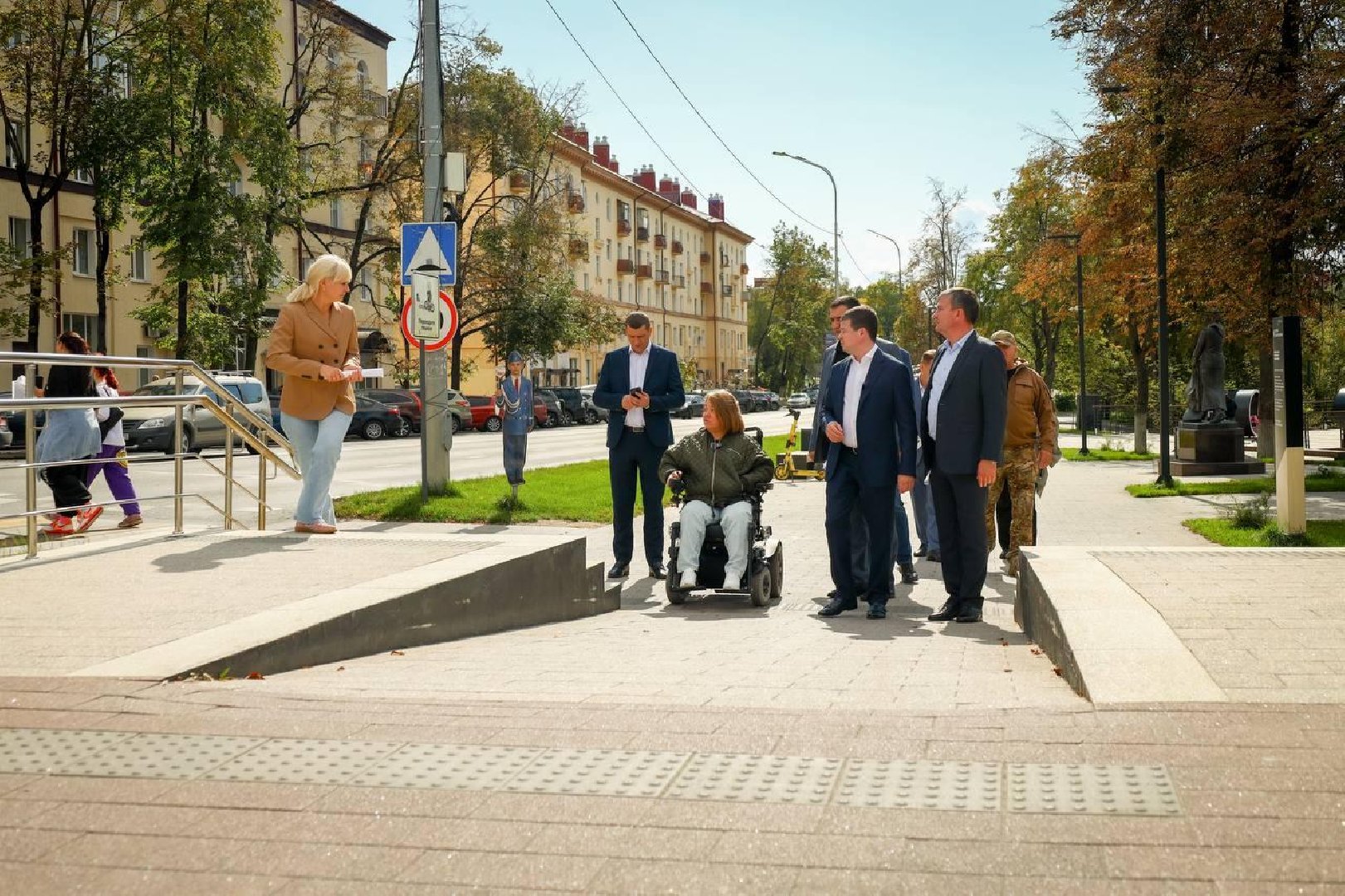 gorod dlya lyudey sozdanie bezbarernoy sredy dlya peshehodov