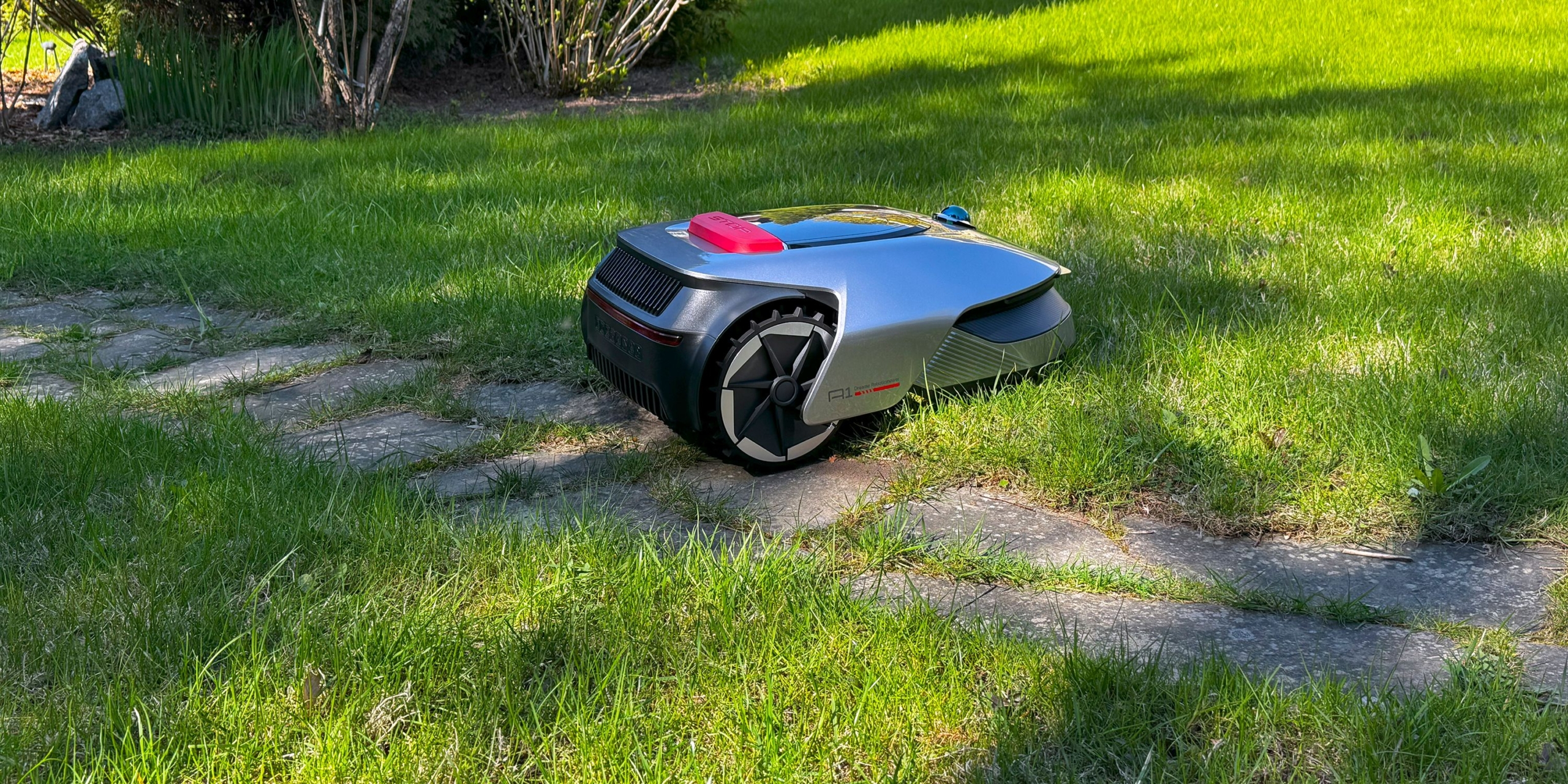 roboty gazonokosilki buduschee landshaftnogo dizayna